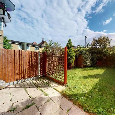 Super 2 Bed House With Privategarden Лондон Экстерьер фото